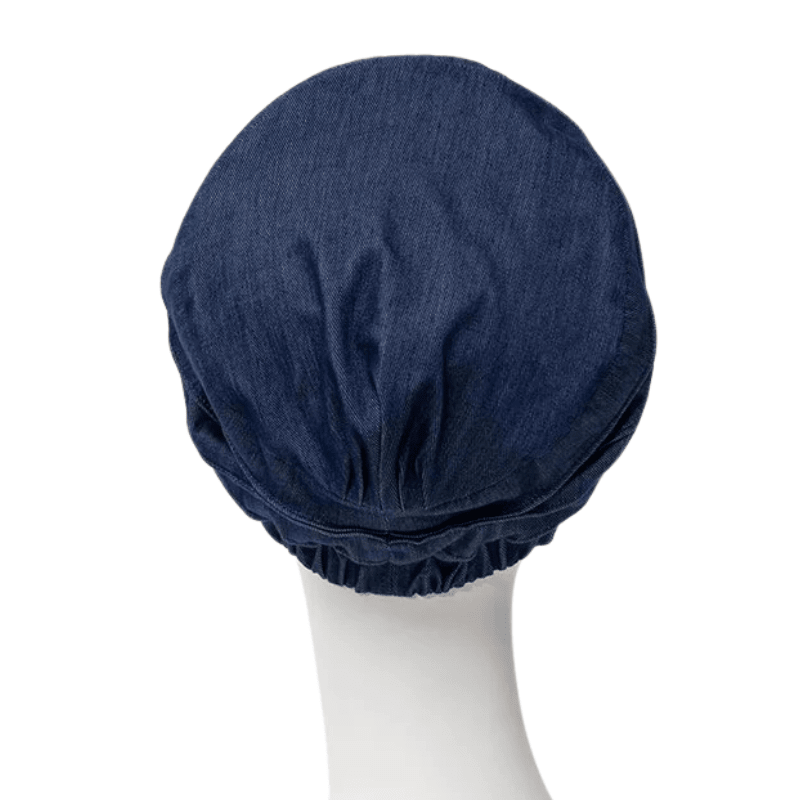 Parte trasera del turbante Yoga Christine Headwear azul oscuro de tela vaquera en maniquí, con borde fruncido