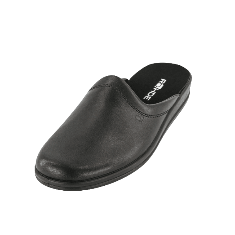 Zapatilla de casa Rohde negra de cuero para hombre, vista diagonalmente desde arriba con plantilla y logo Rohde