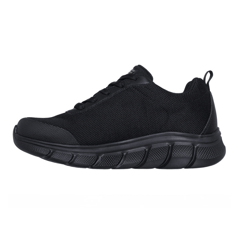 Clásica zapatilla Skechers negra para hombre con cordones y suela robusta, vista de lado