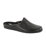 Zapatilla de casa Rohde negra de cuero para hombre, vista diagonalmente desde el frente con talón abierto