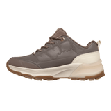 Zapatilla Skechers marrón para mujer de lado, con cordones elásticos y entresuela gruesa y clara