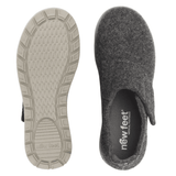 Zapatilla de casa New Feet vista desde arriba con plantilla y suela exterior antideslizante con dibujo