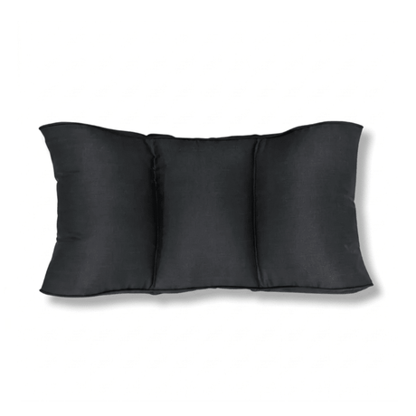 Cojín lumbar negro de fibra natural, vista frontal, con tres compartimentos para un soporte uniforme