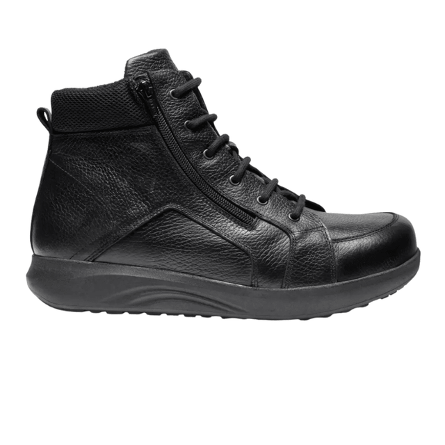 Bota New Feet negra de hombre en piel lisa, vista lateral, con cordones y cremallera