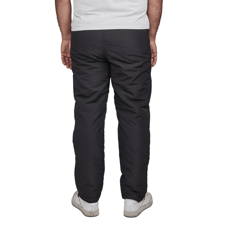 Vista trasera de pantalones de ocio Dobsom negros, que se ajustan cómodamente a una persona